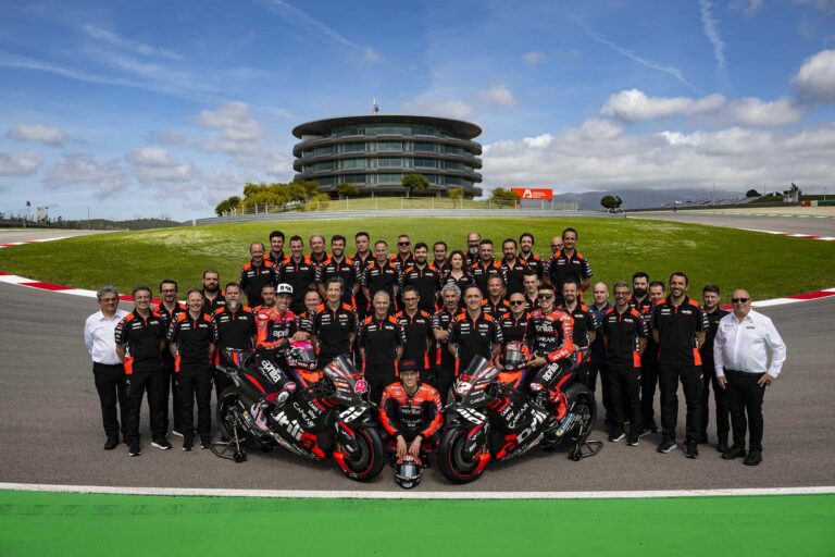 team aprilia 768x512 1